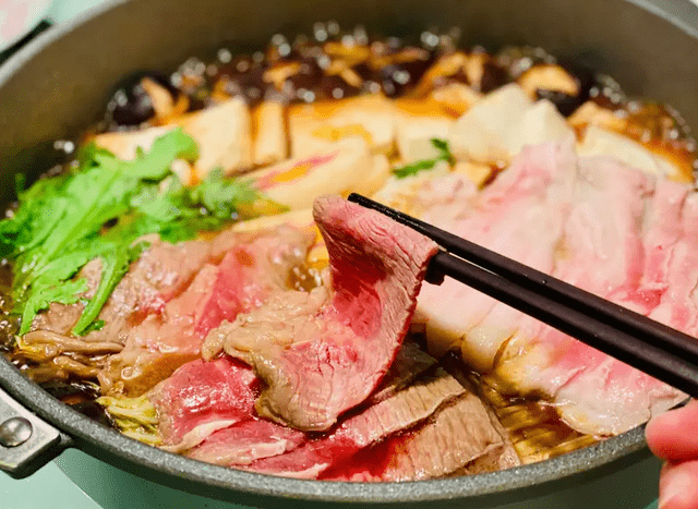 教你酱汁调法只需几样食材比卖的好吃开元ky棋牌日式寿喜锅轻松做大叔(图2)