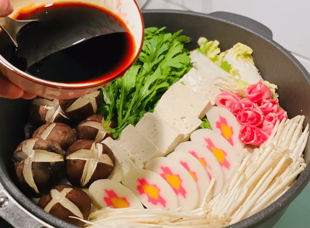 教你酱汁调法只需几样食材比卖的好吃开元ky棋牌日式寿喜锅轻松做大叔(图5)