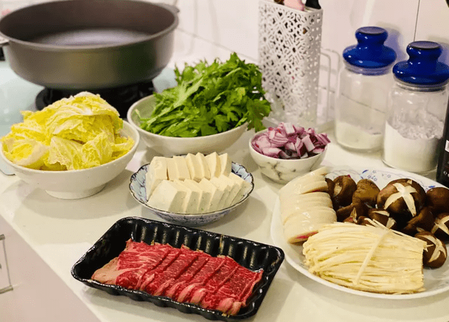 教你酱汁调法只需几样食材比卖的好吃开元ky棋牌日式寿喜锅轻松做大叔(图7)